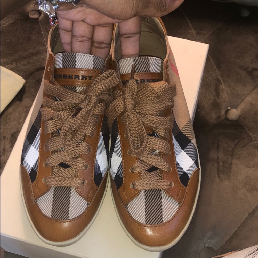 - Burberry Hartfield House Check Sneaker